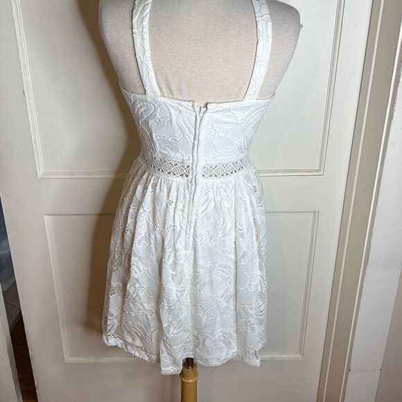 Francesca’s White Lace Halter Summer mini dress Size Medium - Picture 7 of 7